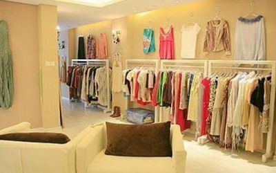 使用服裝店?duì)I銷(xiāo)軟件在節(jié)假日期間給會(huì)員發(fā)段信