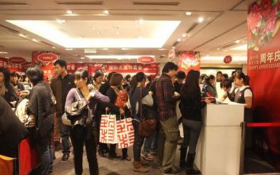 使用服裝門店收銀系統(tǒng)則可以避免顧客排隊等待